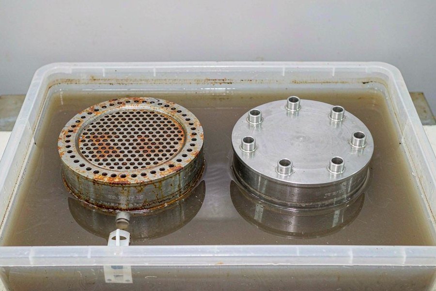 Monel400烧结滤板的腐蚀试验与挂片实拍 · 镍铜合金的氟化物保护层怕氧化剂与冲刷